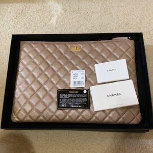 Chanel clutch bag full box like new